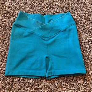 Ribbed Crossover Biker Shorts